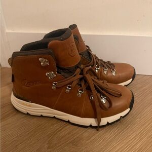 Mountain 600 4.5” saddle tan men’s boots size 9.5